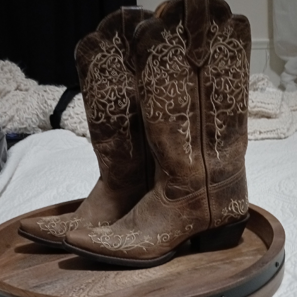 Laredo Heeled Boots Brown Cream Embroidered Western Style